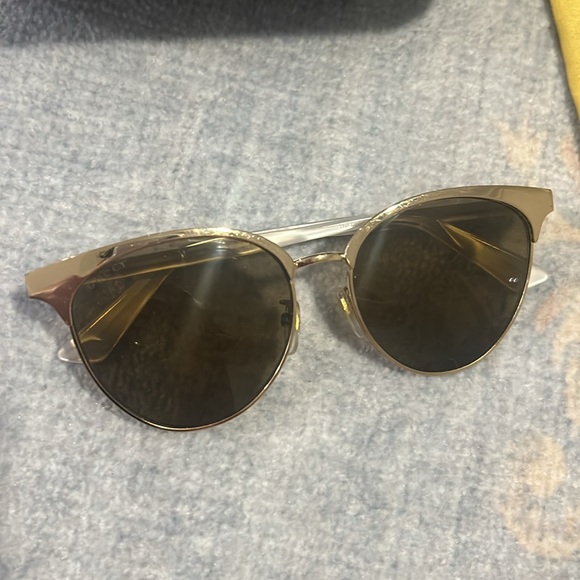 Gucci Grey and Gold Frames - Picture 2 of 7